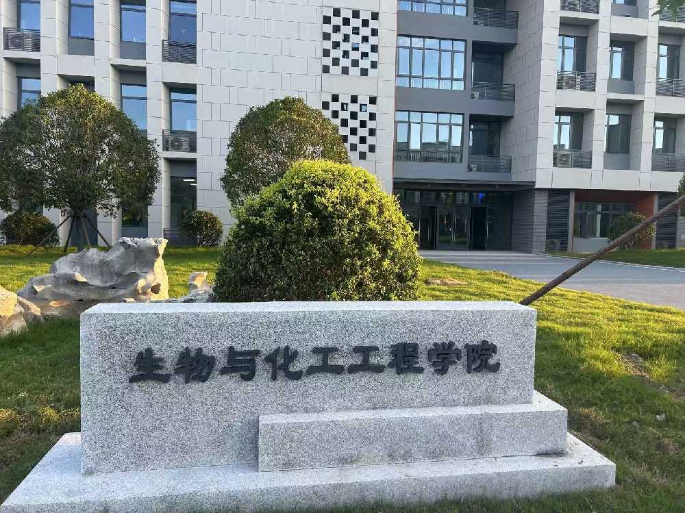 尚志市扬州职业大学体育场高杆灯项目